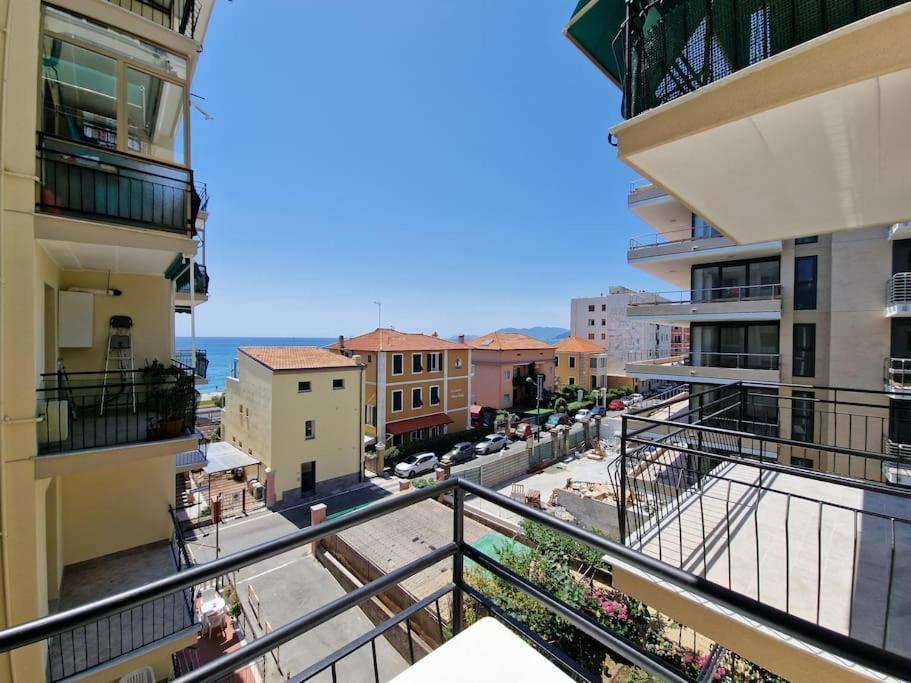 50 Metri Dal Mare - Free Parking E A/C Lejlighed Pietra Ligure Eksteriør billede