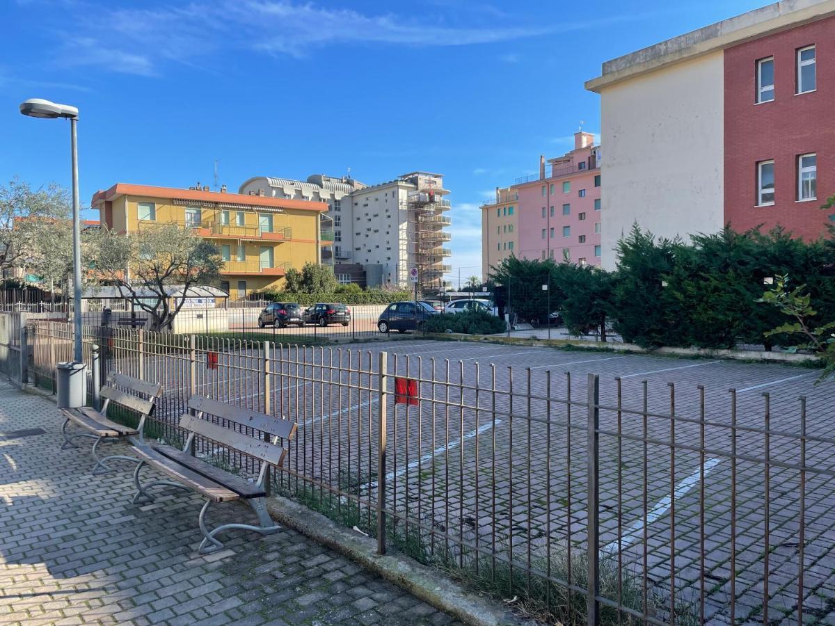 50 Metri Dal Mare - Free Parking E A/C Lejlighed Pietra Ligure Værelse billede