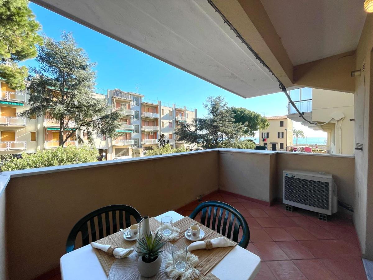 50 Metri Dal Mare - Free Parking E A/C Lejlighed Pietra Ligure Eksteriør billede